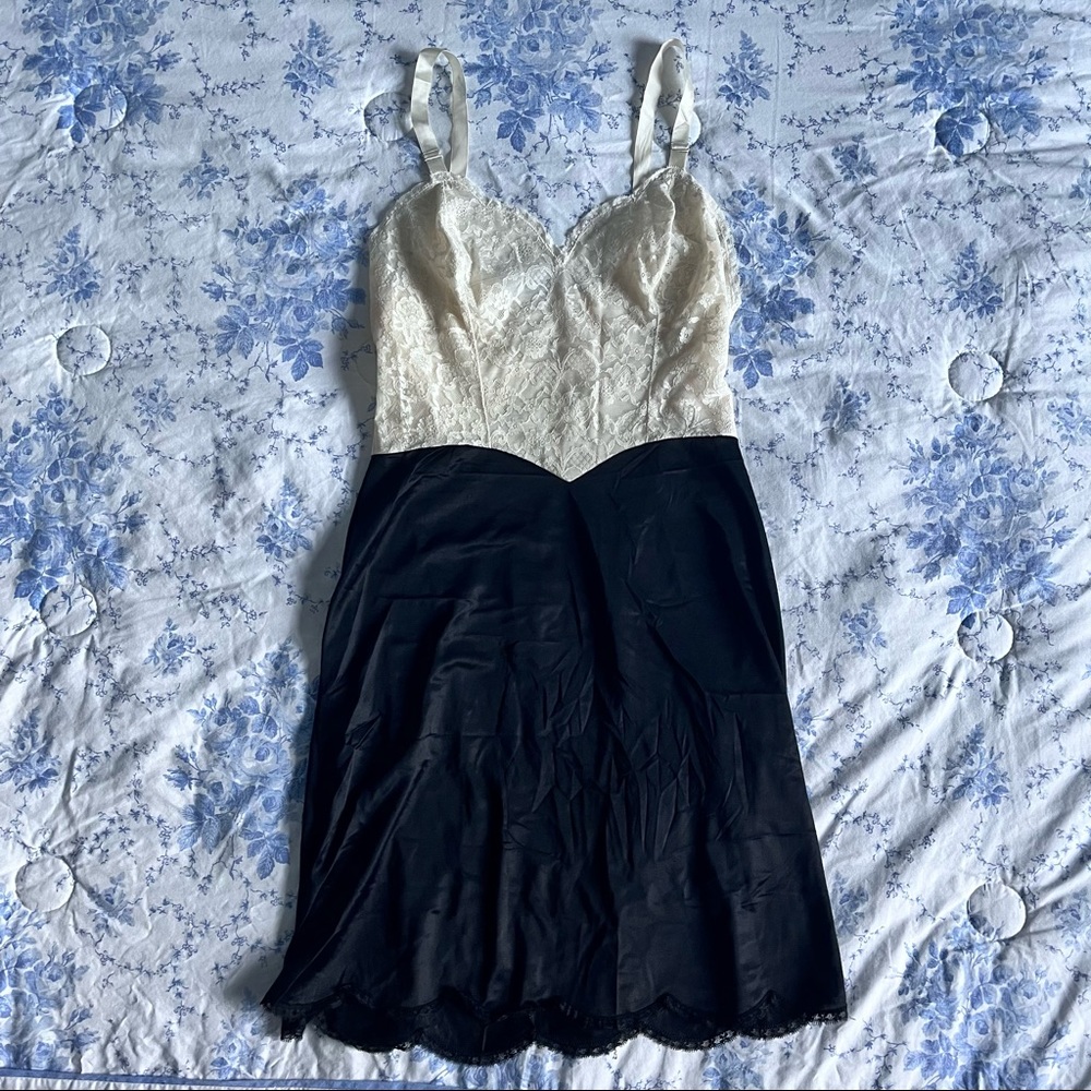 Vintage vanity fair scallop hem dress